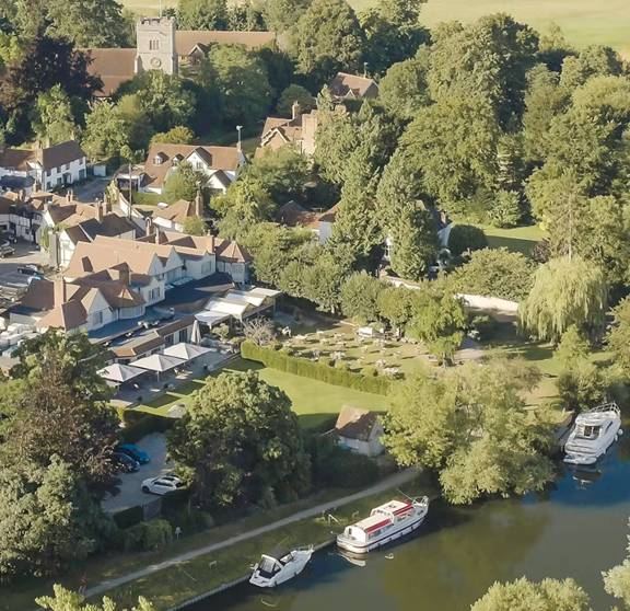 An image of the Great House at Sonning. 